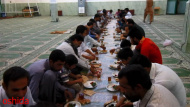 ضیافت افطاری در اخرین روزهای ماه پر برکت رمضان در شهرستان هیرمند