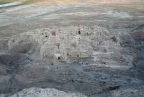 قلعه رامرود، بقاياي يك قلعه كوچك بسيار مخروبه اثر ملی مربوط به دورانهای تاریخی پس از اسلام در سیستان