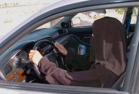 پی‌بی‌اس: مردم در عربستان چطور رژیم آل سعود را به چالش می‌کشند؟/ از رانندگی زنان تا برپایی تظاهرات+تصاویر