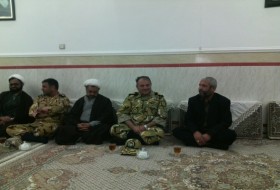 فرمانده تیپ ۱۸۸ زرهی زاهدان با خانواده شهید امیر نارویی دیدار کرد/ شهدا مایه خیر و برکت انقلاب هستند+تصاویر