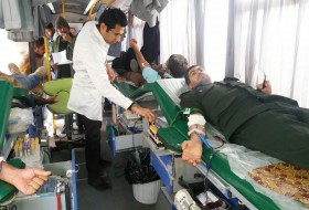 اهدای خون بسیجیان و مسئولان شهرستان زابل + تصاویر