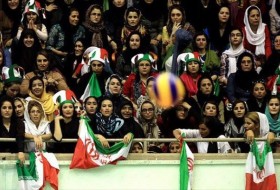 شرکت بانوان در ورزشگاه های مختلط با معیارهای اسلامی مطابقت ندارد