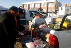 توزیع لوازم التحریر و مواد غذایی بین نیازمندان زابل توسط نیروی انتظامی
