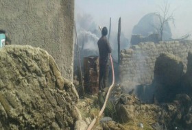 انبار علوفه، 5 خانه رو به آتش کشید/ یک آتش نشان راهی بیمارستان شد+ تصاویر