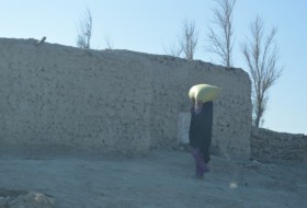 پرسه فقر و محرومیت در روستاهای آلوده ترین شهر جهان/ آرزوهای کودکانه ای که دفن می‌شوند+تصاویر