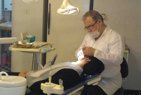 ارائه خدمات دندانپزشکی رایگان به دانش آموزان پایه ششم/ رابطه سلامت دهان و دندان با سلامت جسم