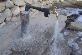 بوی جلبک همراه آب آشامیدنی مردم روستاهای سیستان در تابستان ها