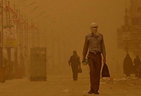 سیستان مدفون در خاک/طوفان شن آسمان زابل را سیاه پوش کرد/شرایط بحرانی هوا تاکنون95سیستانی را روانه بیمارستان کرد