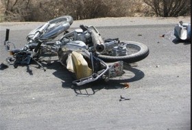 سرعت زیاد باز هم حادثه ساز شد/ بی احتیاطی راکب موتور سیکلت جان 2تن را گرفت
