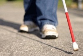 نابینایان هم می توانند پا به پای افراد عادی فعالیت کنند/پیاده رو های زابل برای رفت و آمد مناسب نیست