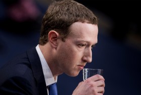 دلایل احتمال عزل مارک زاکربرگ از مدیریت فیس‌بوک چیست؟