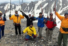 فتح قله دماوند توسط کوهنوردان سیستانی/ کوهنوردی فرد را به سلامتی صد در صد میرساند
