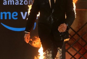 آقای بازیگر خودش را به آتش کشید! + تصاویر