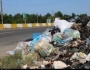 تخلیه زباله توسط شهرداری زابل در اطراف استادیوم ورزشی