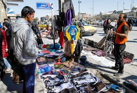 حکمرانی دستفروشان در خیابان های سیستان/از اجاره پیاده رو تا عدم رعایت قانون