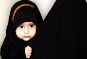 خانواده ها هوشیار باشند/هدف دشمن در مسئله حجاب برای نسل بعدی نیز ادامه دارد