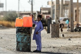 شیوه جدید تکدی گری در سیستان و بلوچستان/کودکان قربانی بنزین آزاد