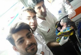 نوزاد عجول زابلی در آمبولانس به دنیا آمد