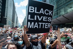اعتراضات ضدنژادپرستی در آمریکا وارد هفدهمین روز شد/ ادامه حمایت ترامپ از سرکوب خشونت‌بار معترضان و تشکیل منطقه خودمختار در بخشی از سیاتل