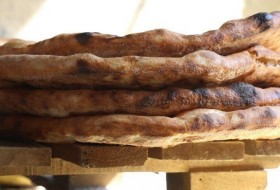 افزایش قیمت نان آزادپزی ها در زابل/مردم از نانوایی های دولتی خرید کنند